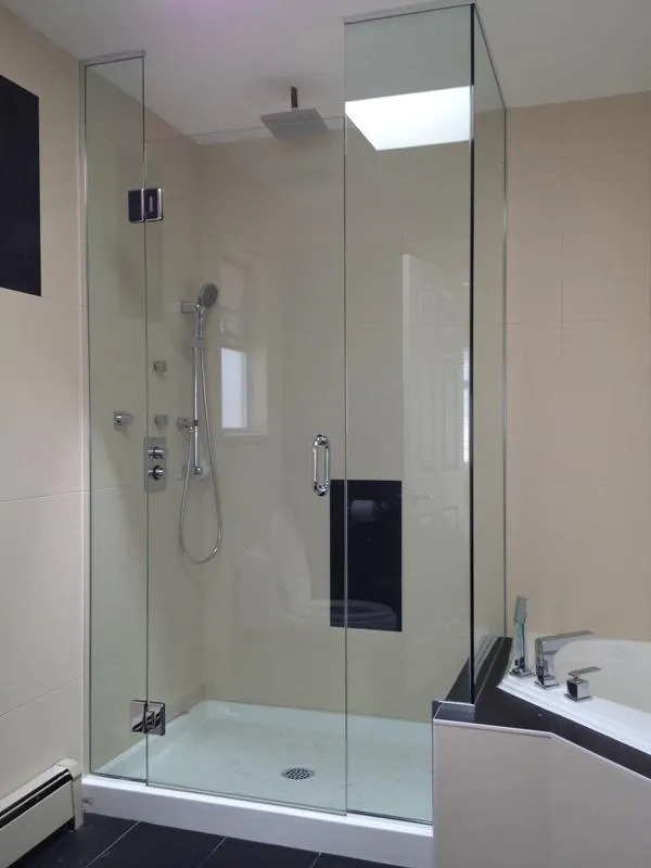 Type 212N3 frameless shower enclosure