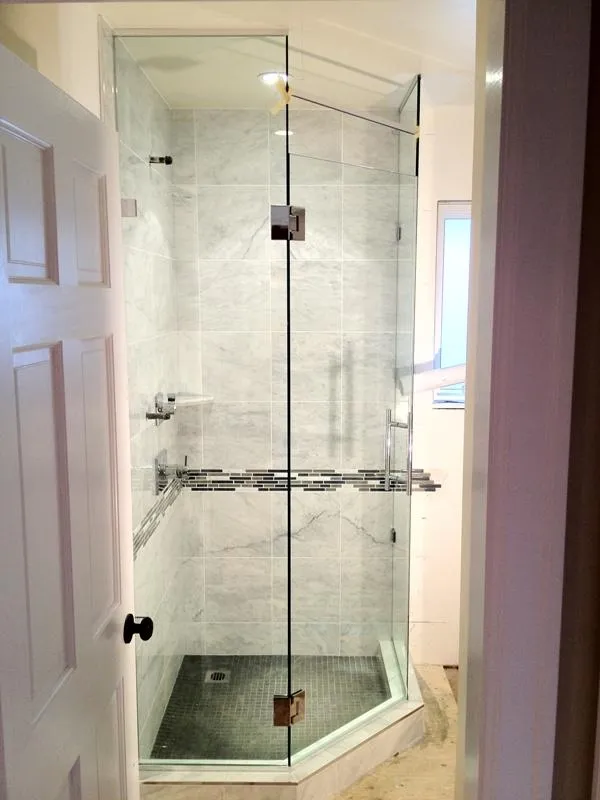 Type 414 frameless shower enclosure