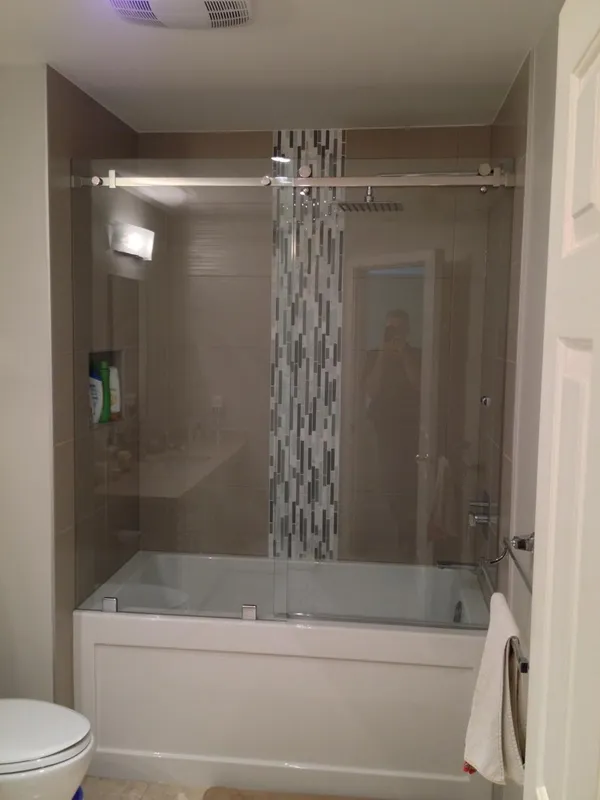 SL12 SER frameless bathtub enclosure