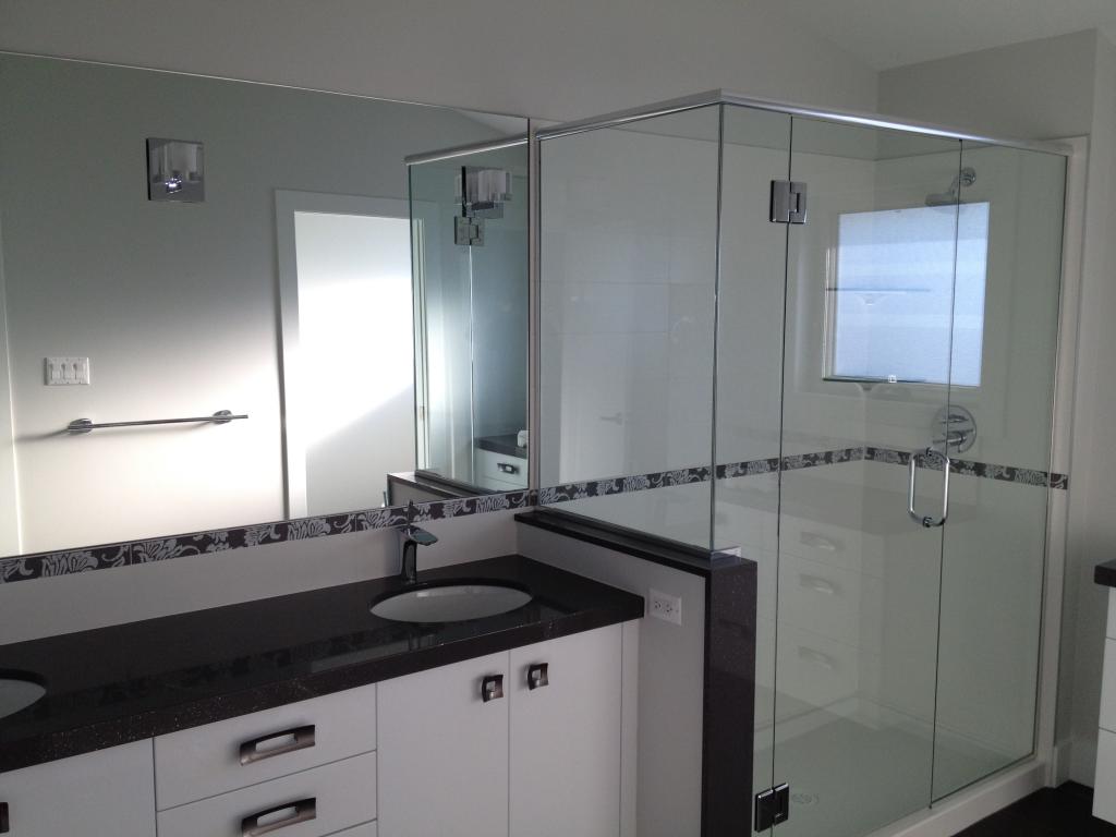 Type 212N3H frameless shower enclosure variant 2