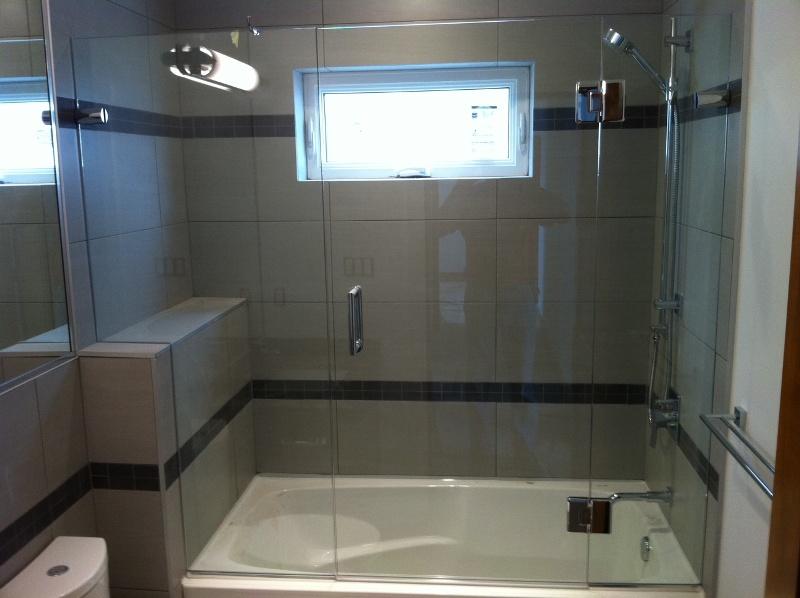 Type 212NF frameless shower enclosure